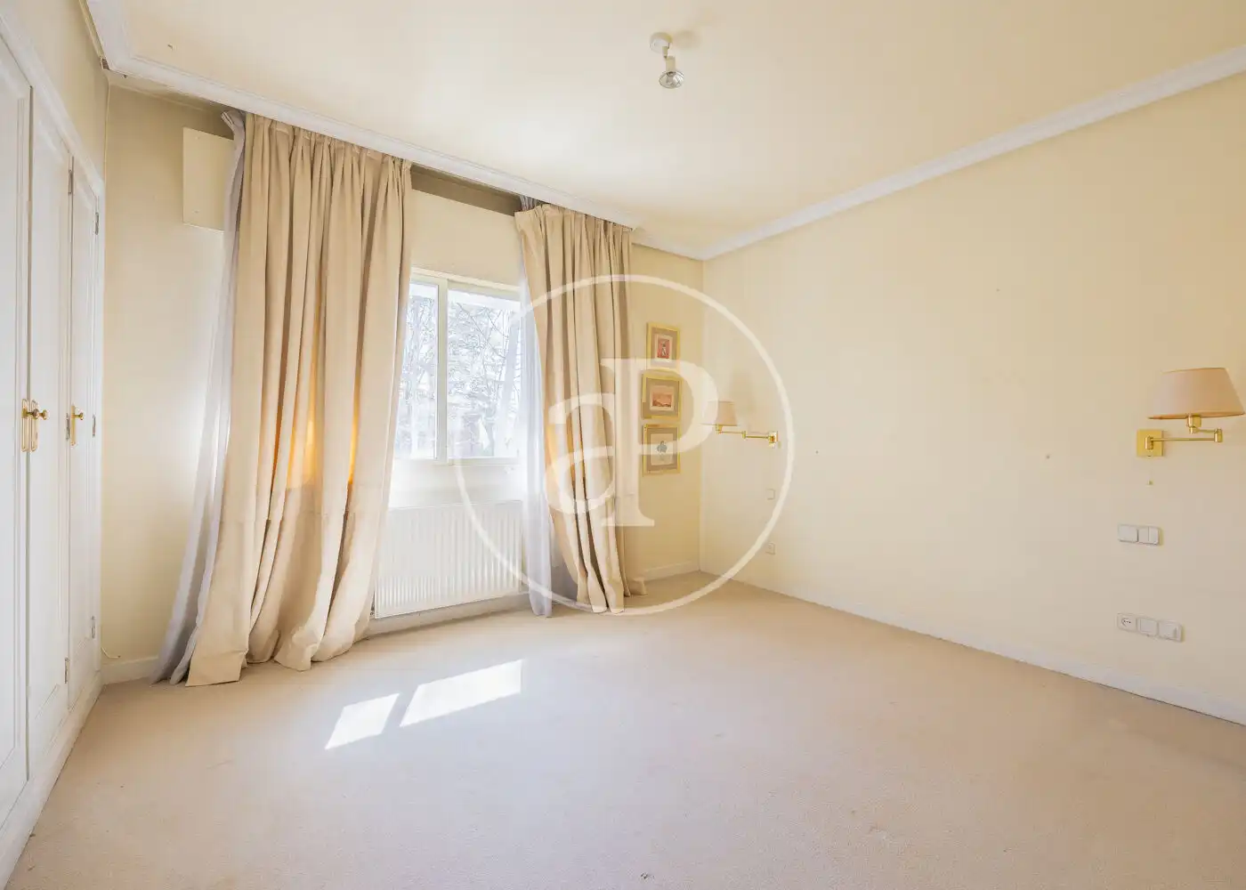Habitación de Casa adosada en venta en Madrid con Aire acondicionado, Calefacción y Jardín privado