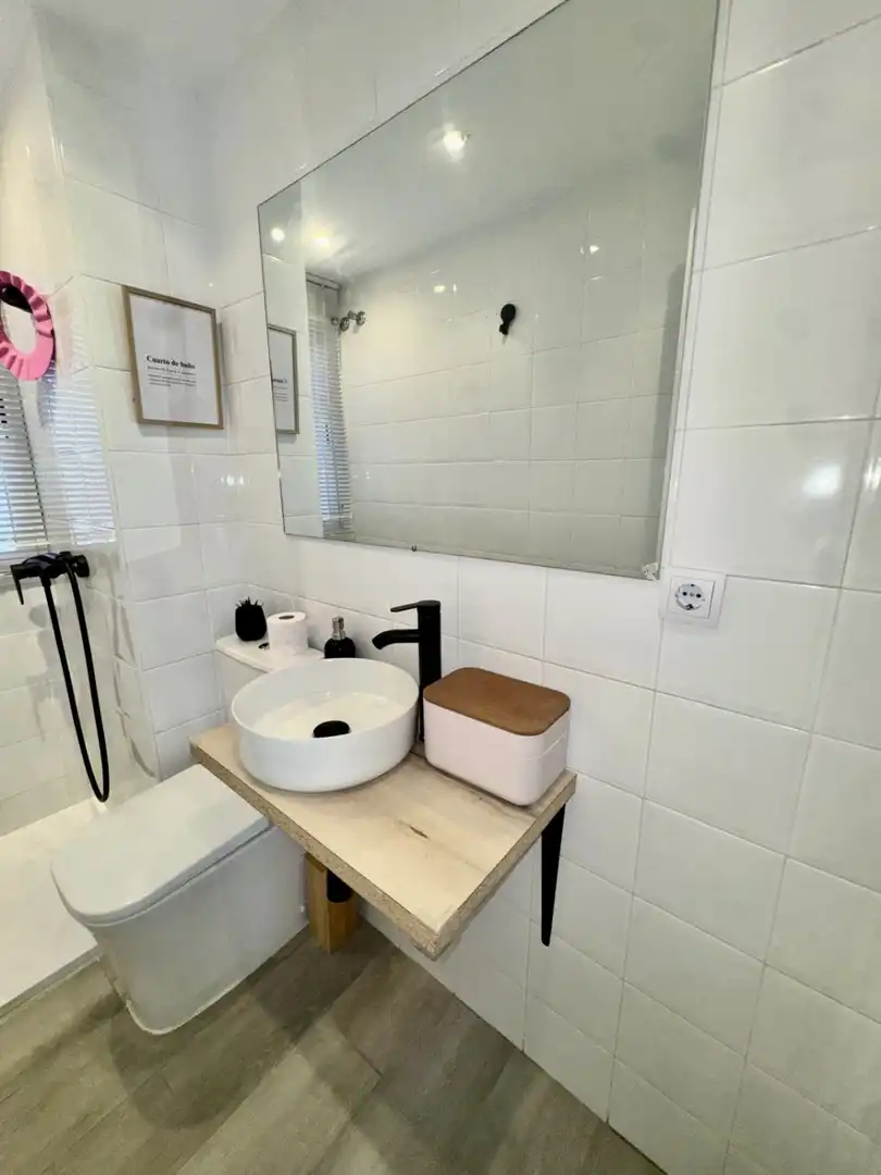 Baño de Piso en venta en Castilleja de la Cuesta con Aire acondicionado y Calefacción