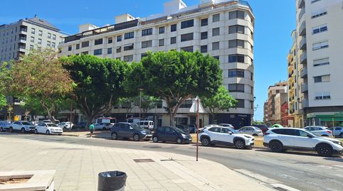 Vivienda de 175 m² con garaje y dos cuartos trasteros. Chaflán Plaza Generalitat.