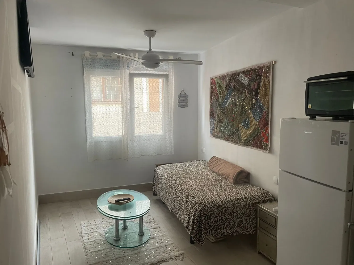 Dormitori de Estudi de lloguer en Málaga Capital amb Moblat, Forn i Rentadora