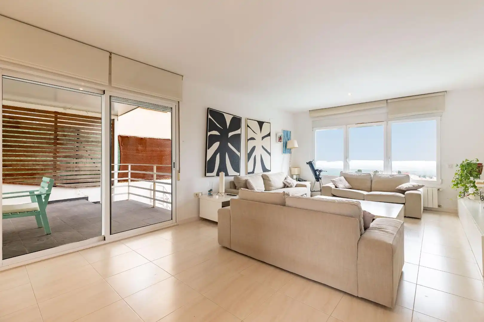 Sala d'estar de Casa o xalet en venda en Chiva amb Calefacció, Jardí privat i Terrassa