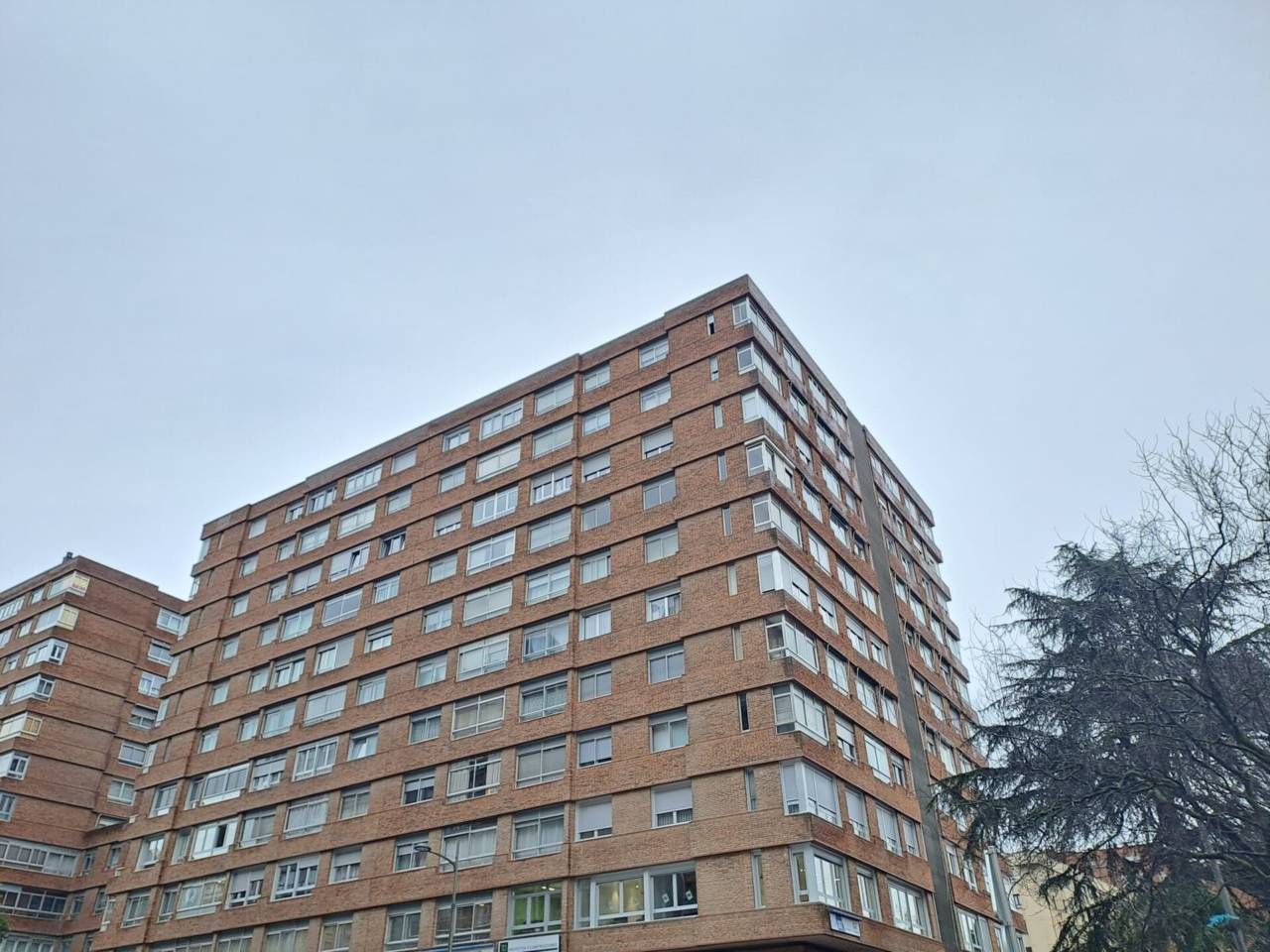Vista exterior de Piso en venta en Burgos Capital con Calefacción, Terraza y Alarma
