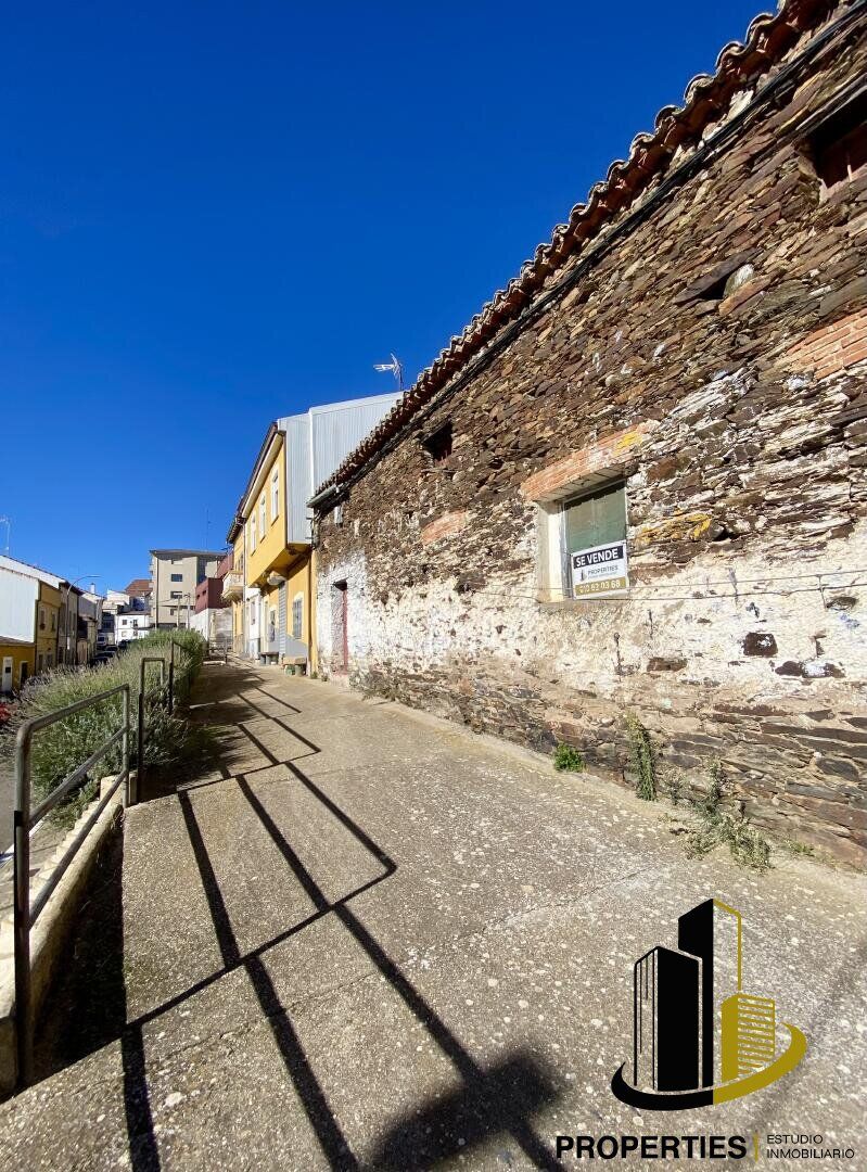 Vista exterior de Local en venta en Guijuelo