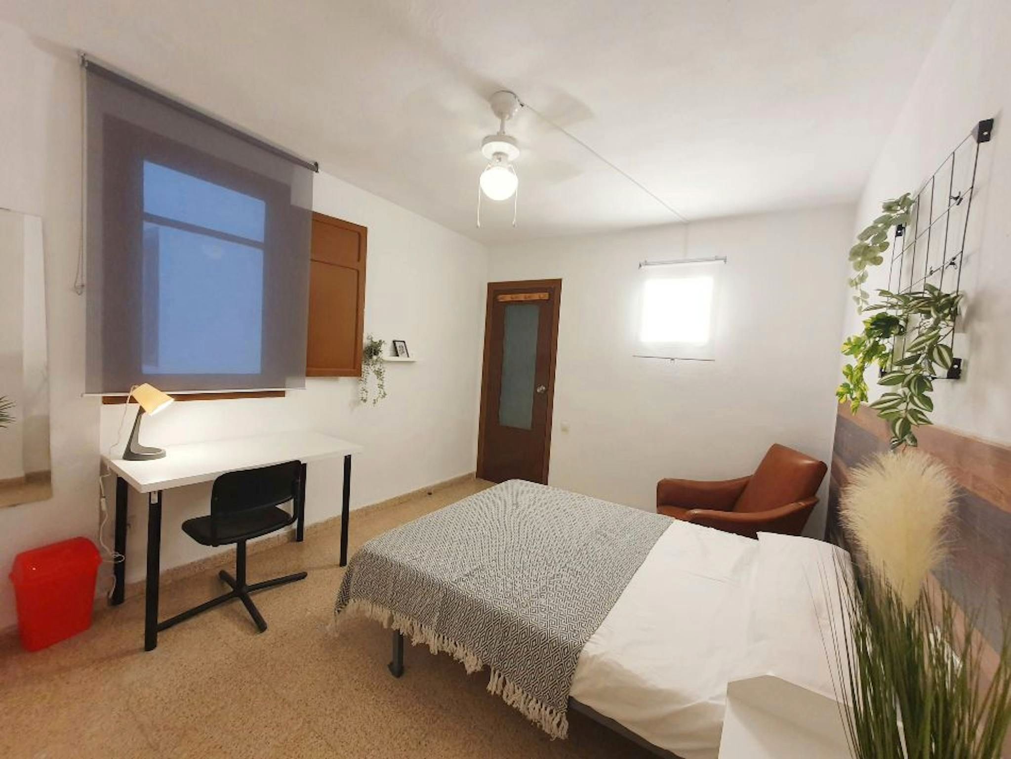Bedroom of Flat to share in  Valencia Capital  with Furnished and Washing machine