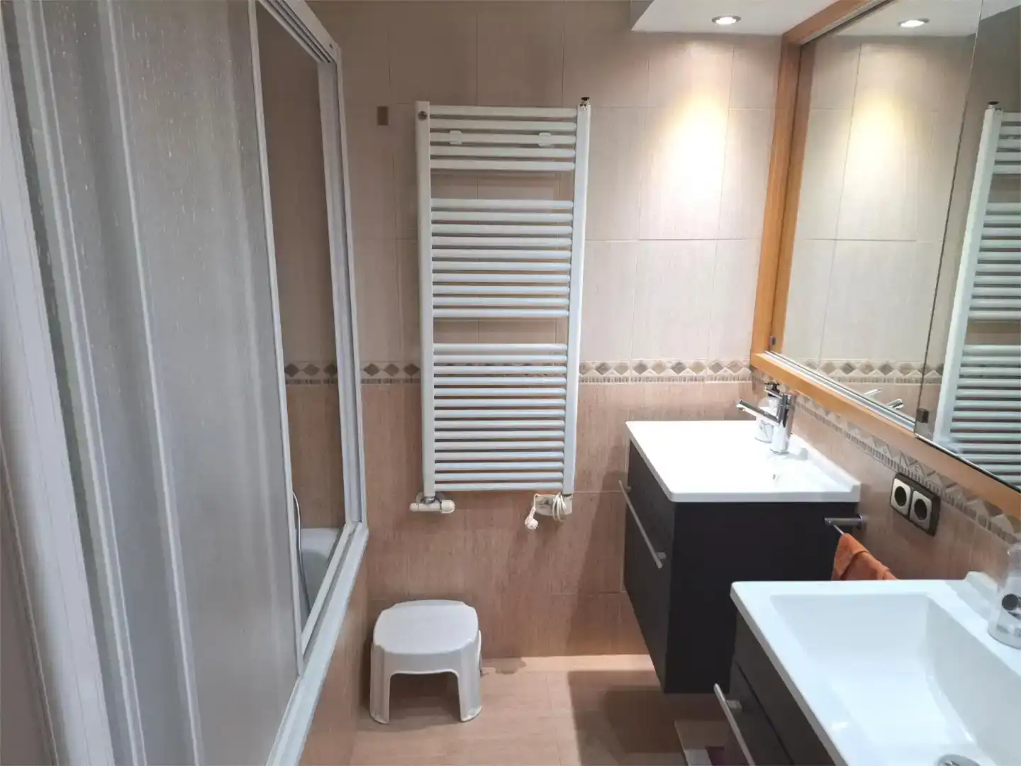 Bany de Dúplex per a compartir en Barcelona amb Aire condicionat, Parquet i Moblat