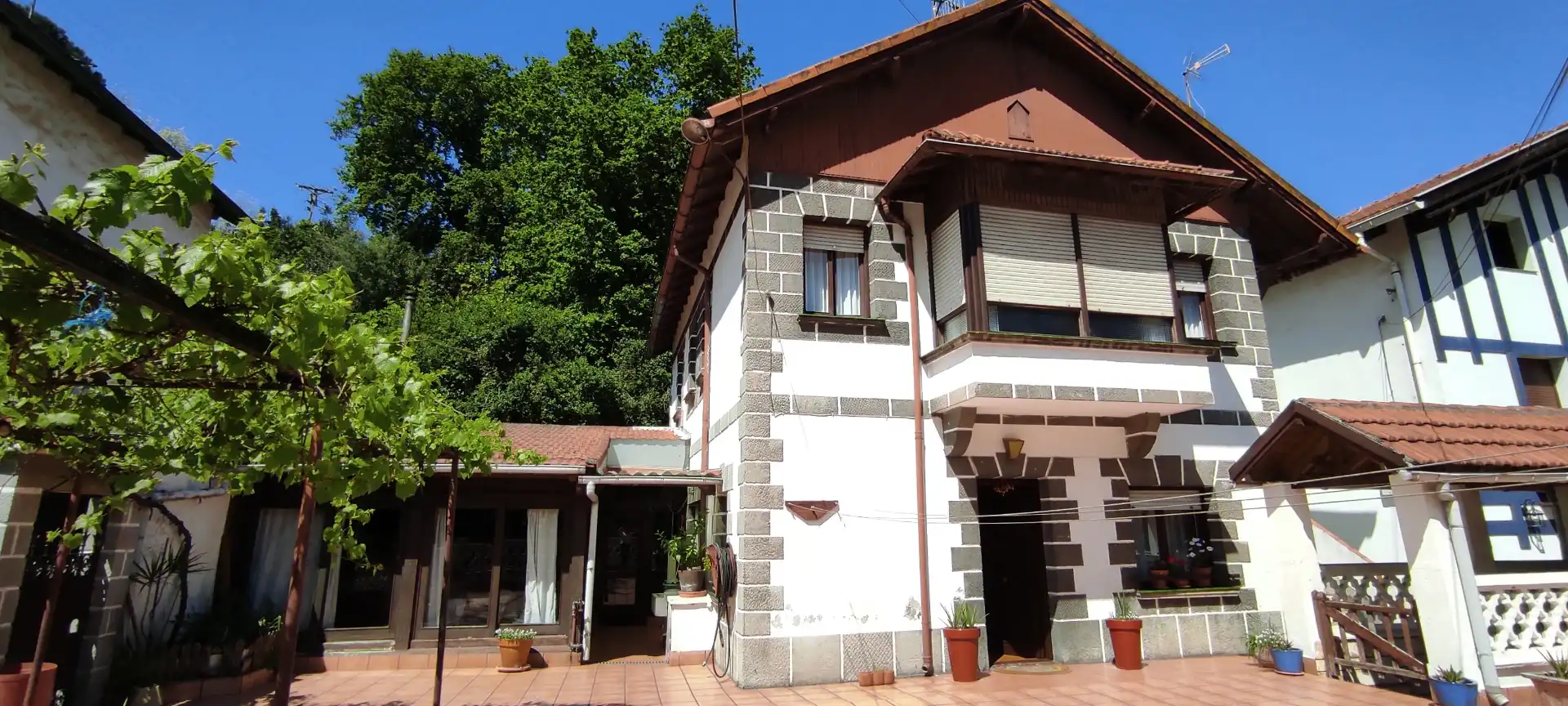 Vista exterior de Casa o xalet en venda en Valle de Trápaga-Trapagaran amb Calefacció, Parquet i Terrassa