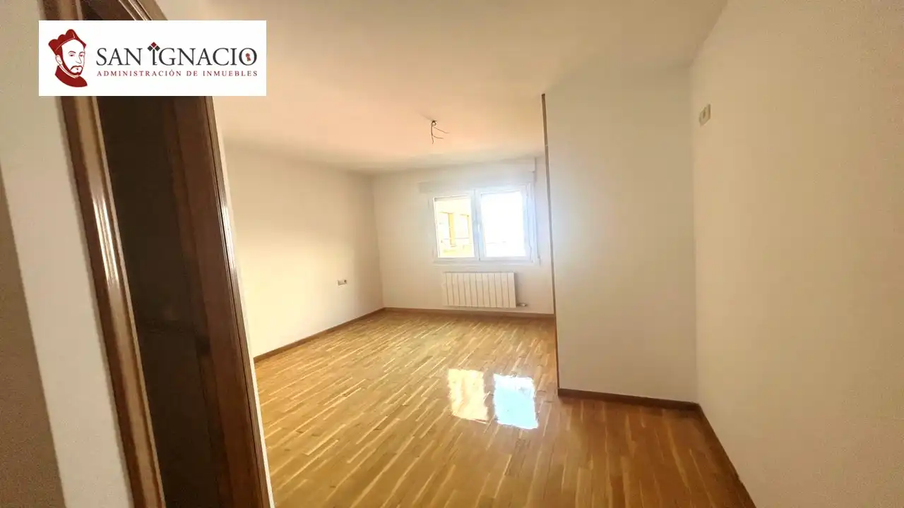 Habitación de Piso en venta en Villarcayo de Merindad de Castilla la Vieja con Aire acondicionado, Calefacción y Trastero