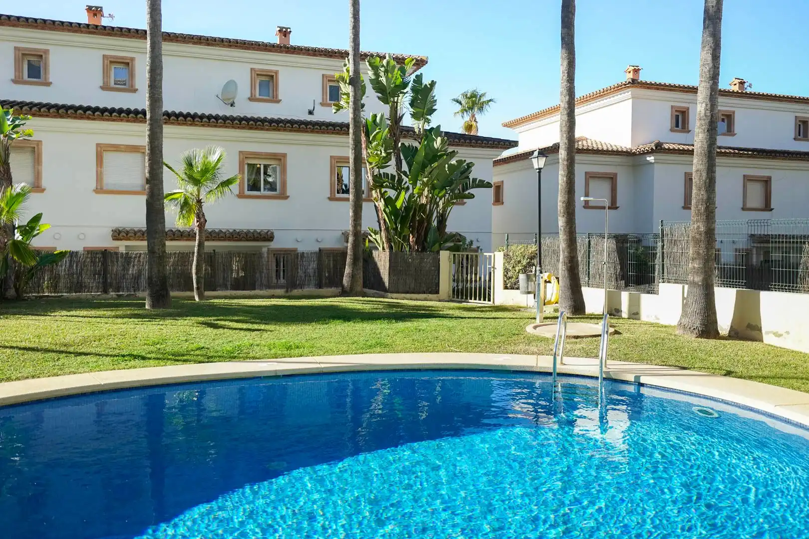 Piscina de Casa adosada en venta en Jávea / Xàbia con Aire acondicionado, Calefacción y Jardín privado
