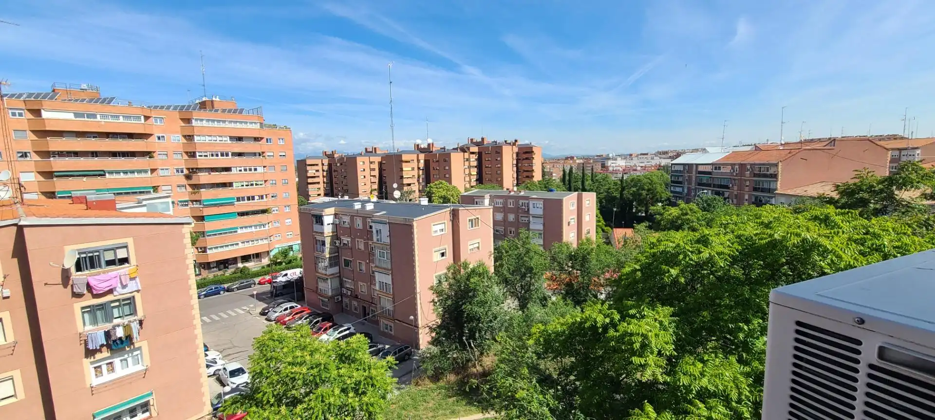 Vista exterior de Piso en venta en Madrid con Calefacción y Parquet