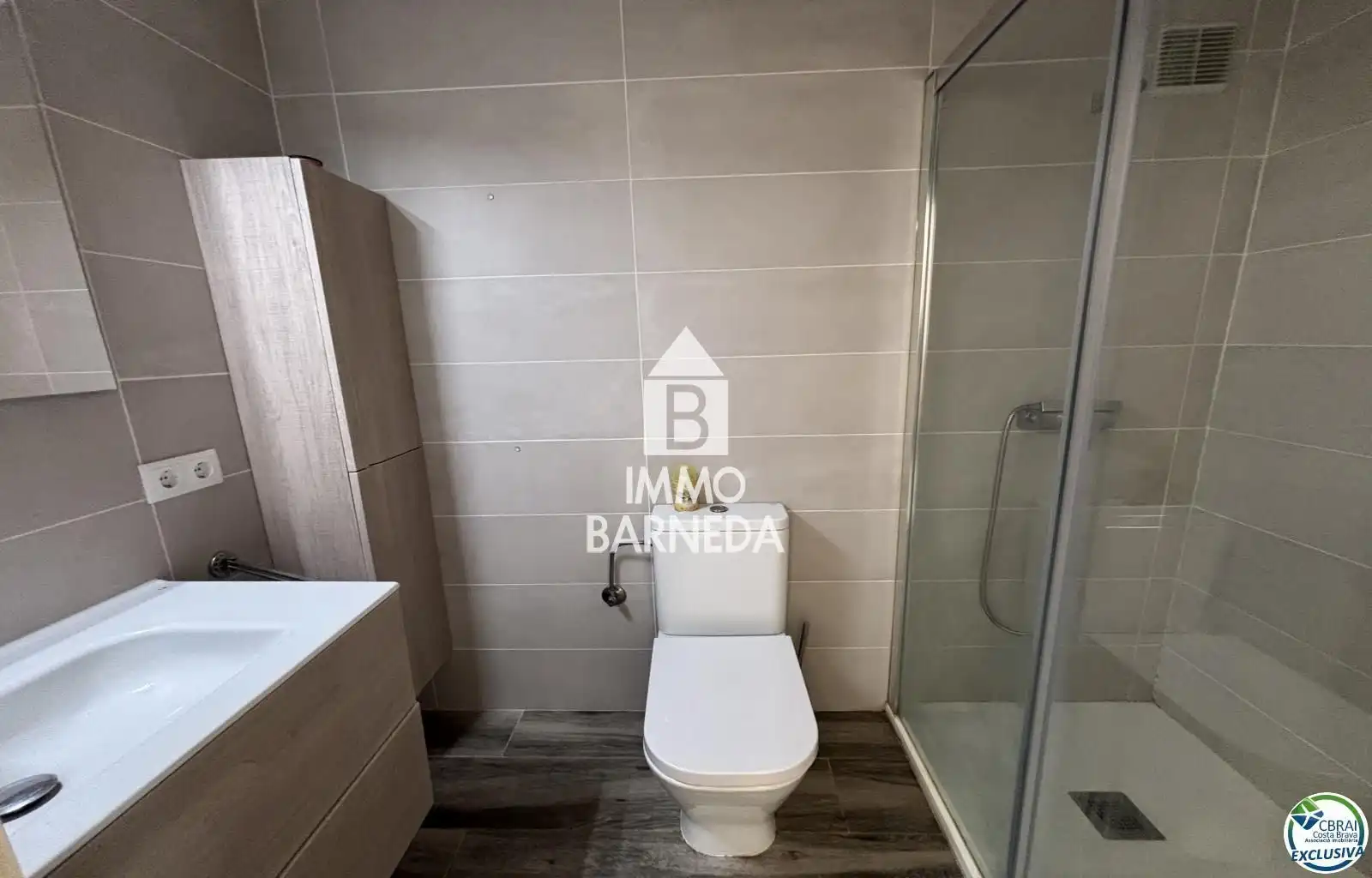 Bathroom of Flat for sale in Empuriabrava  with Air Conditioner, Heating and Swimming Pool