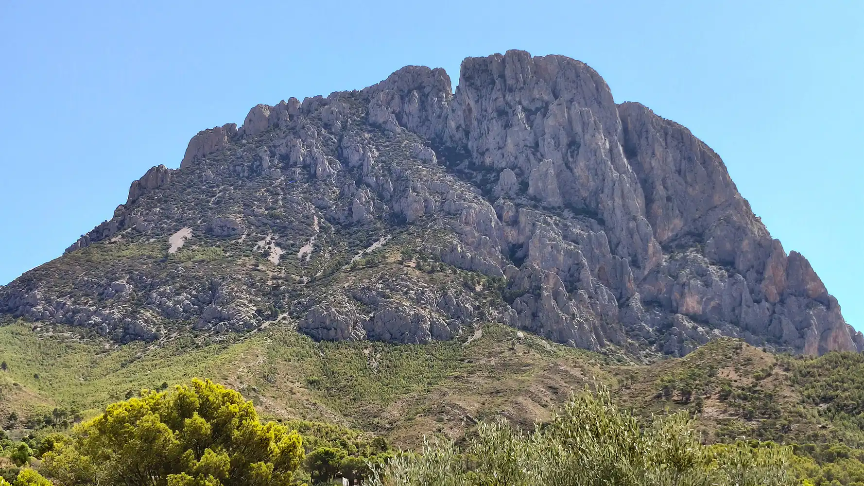 Vista exterior de Finca rústica en venda en Finestrat amb Aire condicionat, Calefacció i Jardí privat