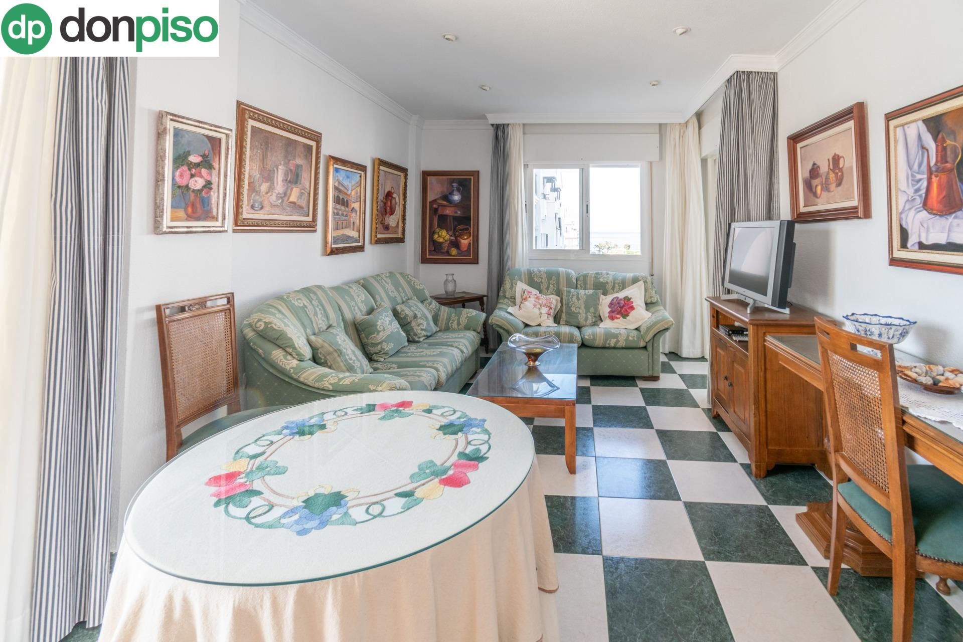 Sala d'estar de Pis en venda en Salobreña amb Terrassa