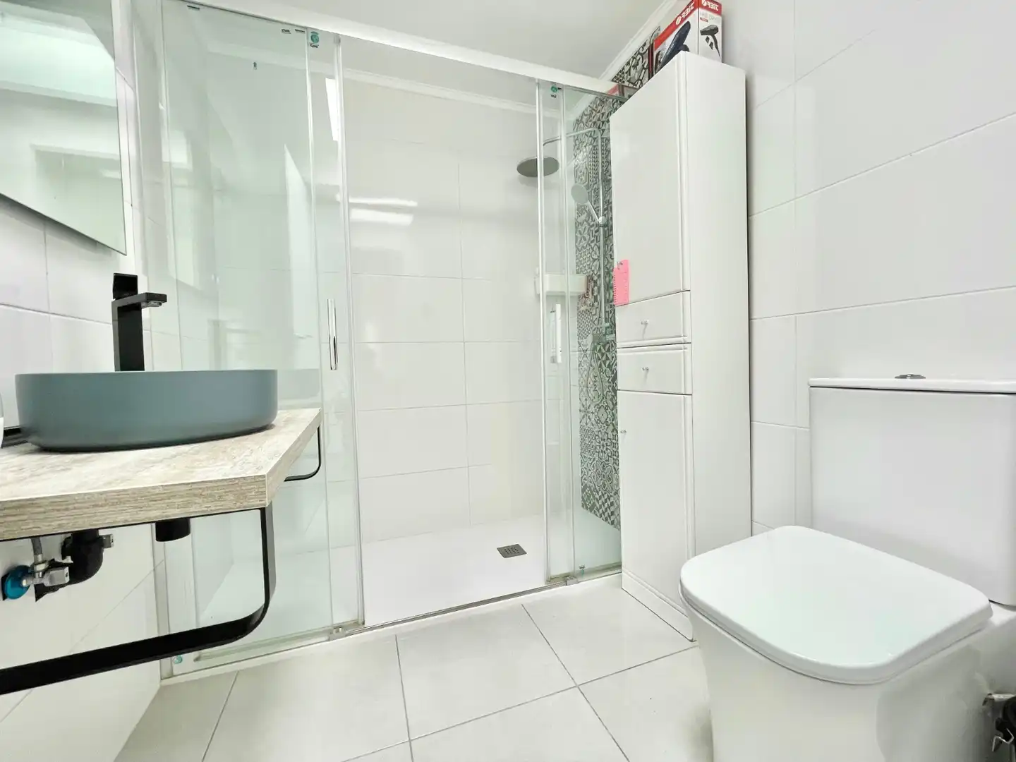 Bathroom of Apartments for rent in Torrevieja  with Air Conditioner, Heating and Private garden
