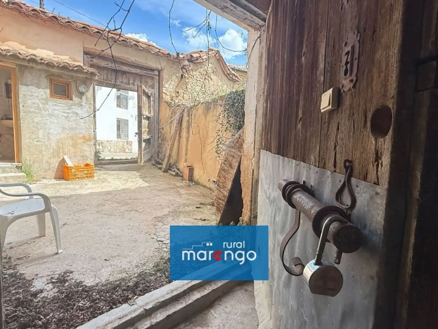 Vista exterior de Finca rústica en venda en Camarillas amb Terrassa