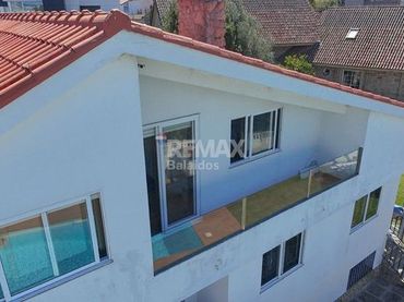 Casa amb piscina en venda a Carretera do Lameiro