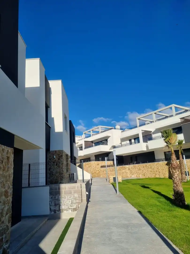 Vista exterior de Ático en venta en Orihuela con Aire acondicionado, Terraza y Trastero