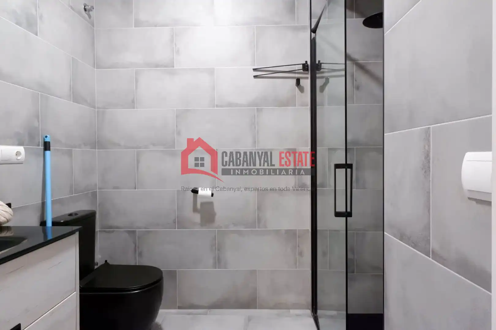 Baño de Apartamento en venta en Valencia con Aire acondicionado, Calefacción y Amueblado