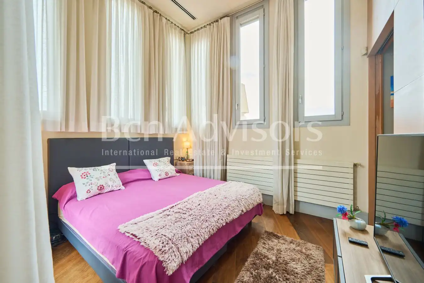 Bedroom of Attic for sale in Barcelona  with Air Conditioner, Heating and Parquet flooring