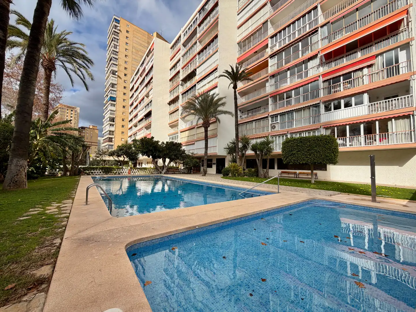 Schwimmbecken von Wohnung zum Verkauf in Benidorm mit Terrasse, Möbliert und Gemeinschaftspool