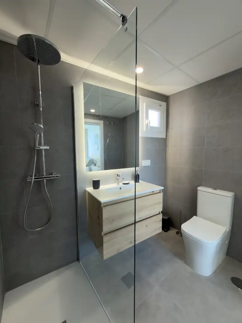 Bathroom of Detached homes for sale in Almuñécar  with Air Conditioner, Heating and Parquet flooring