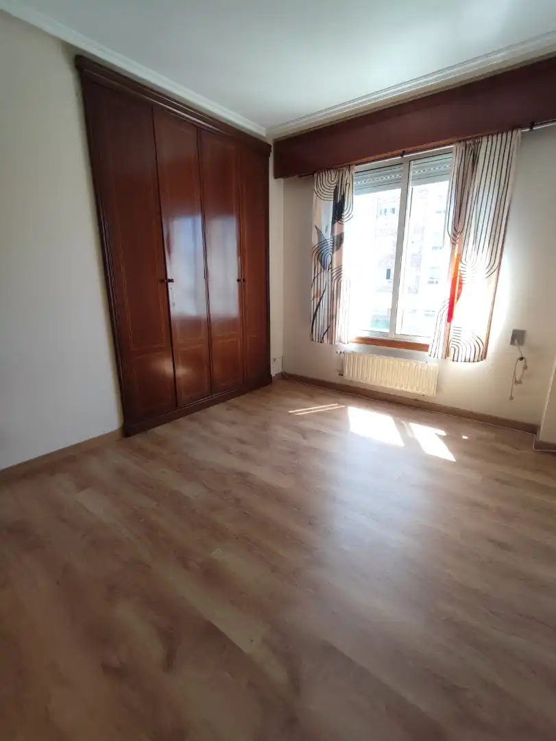Habitación de Piso de alquiler en A Coruña Capital  con Calefacción, Parquet y Trastero