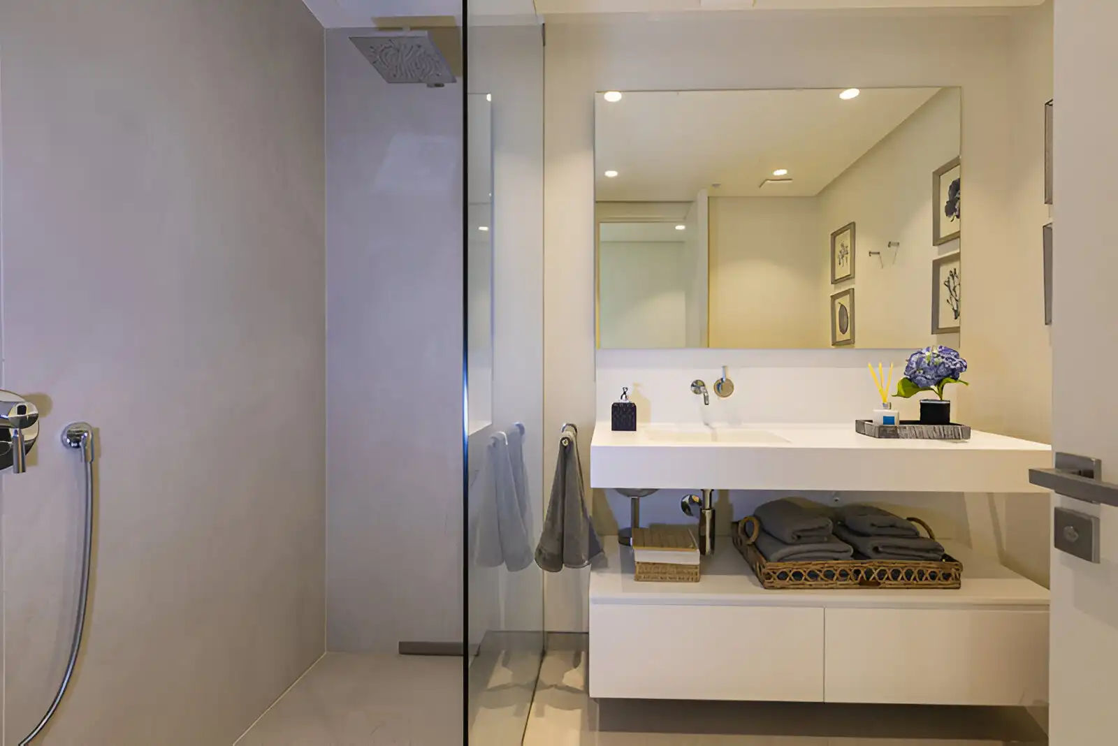 Bathroom of Ground floor for sale in Marbella  with Air Conditioner, Terrace and Storage room