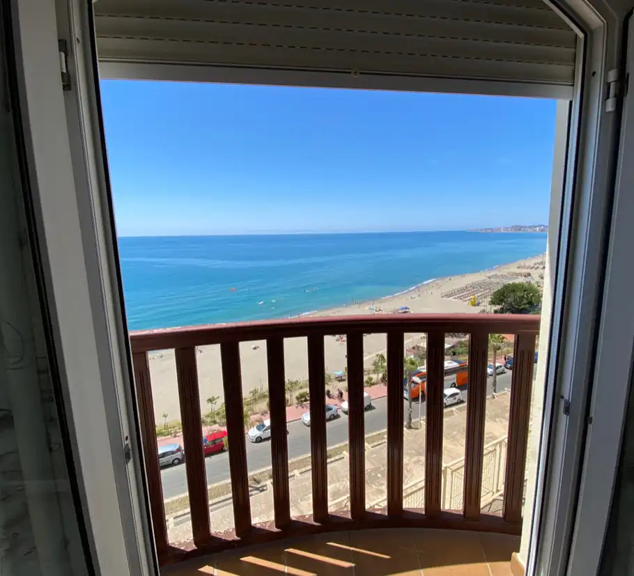 Piso con terraza en venta en Las Gaviotas  - Carvajal, imagen 2