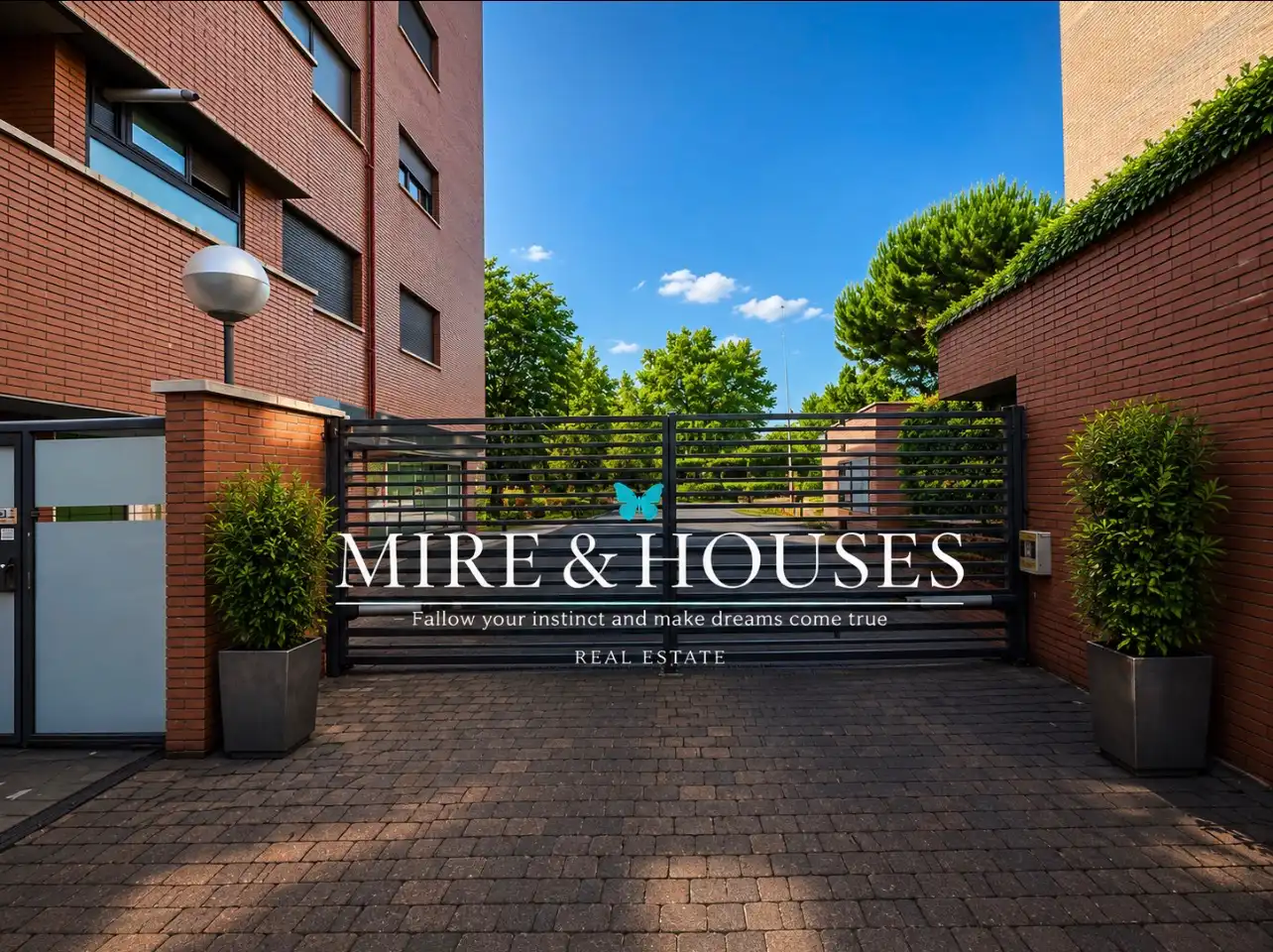 Vista exterior de Ático en venta en Alcobendas con Aire acondicionado, Calefacción y Jardín privado