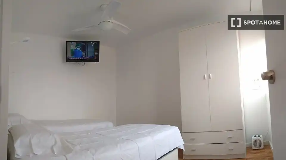 Bedroom of Flat for rent in Valencia  with Air Conditioner, Heating and Furnished