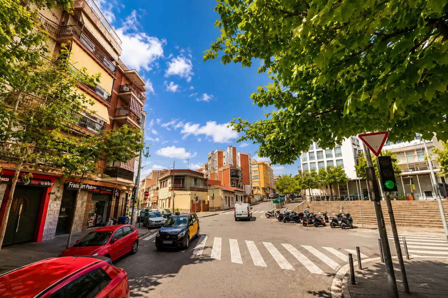 Vista exterior de Piso en venta en Santa Coloma de Gramenet con Aire acondicionado, Calefacción y Balcón
