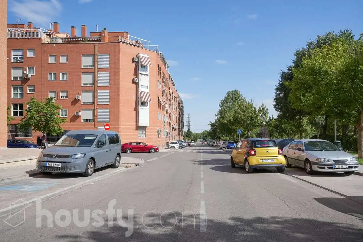 Vista exterior de Pis en venda en Madrid amb Aire condicionat, Calefacció i Jardí privat