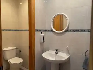 Badezimmer von Fabrikhallen zur Miete in Oviedo  mit Alarm