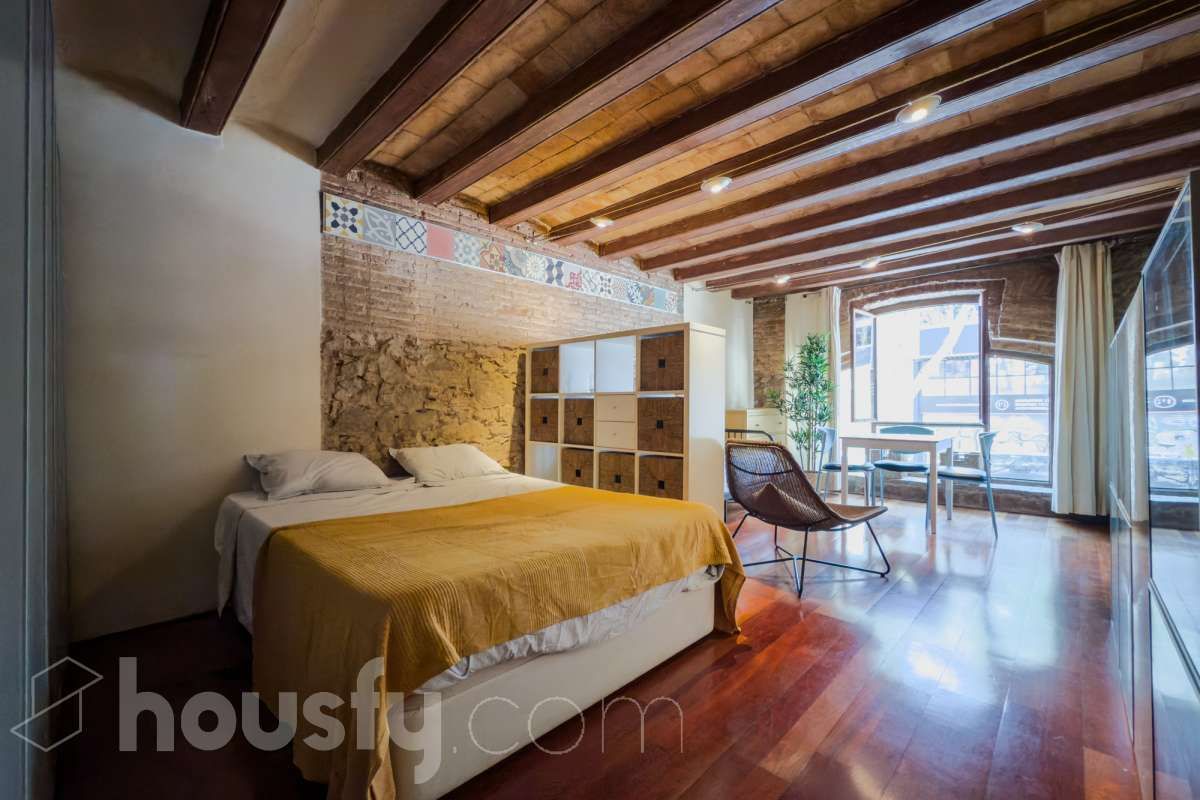 Exterior view of Flat for sale in  Barcelona Capital  with Parquet flooring, Storage room and Furnished
