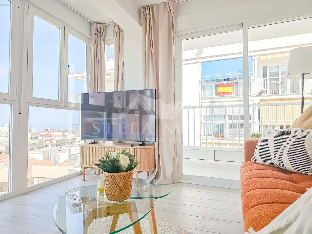 Sala d'estar de Apartament en venda en Nerja amb Aire condicionat, Terrassa i Moblat