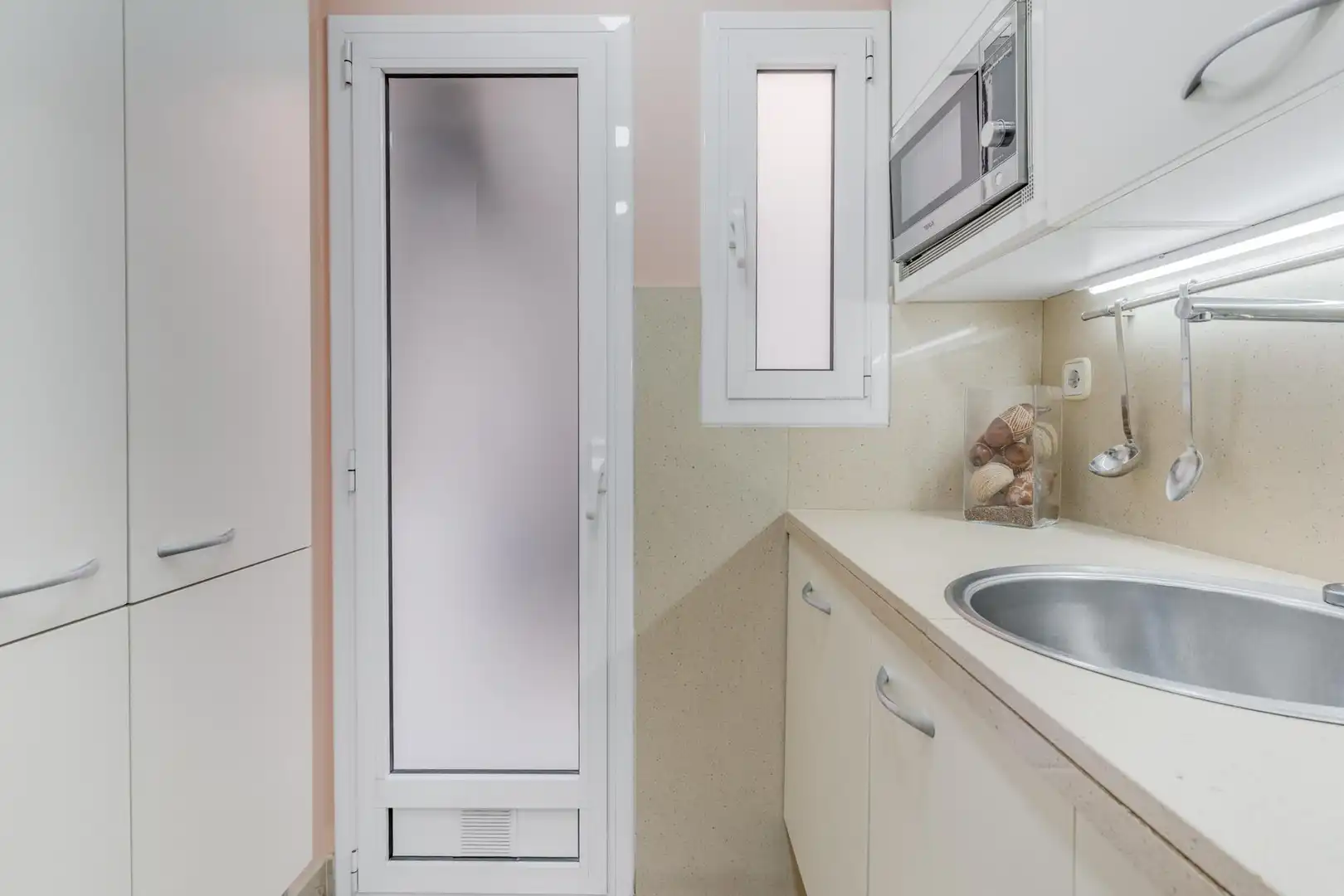 Cocina de Piso en venta en L'Hospitalet de Llobregat con Aire acondicionado, Amueblado y Alarma