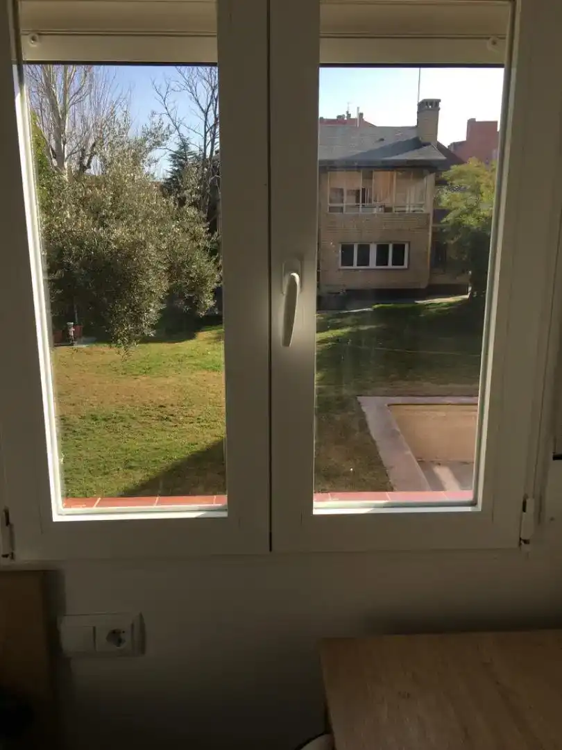 Jardí de Pis per a compartir en Madrid amb Aire condicionat, Jardí privat i Piscina