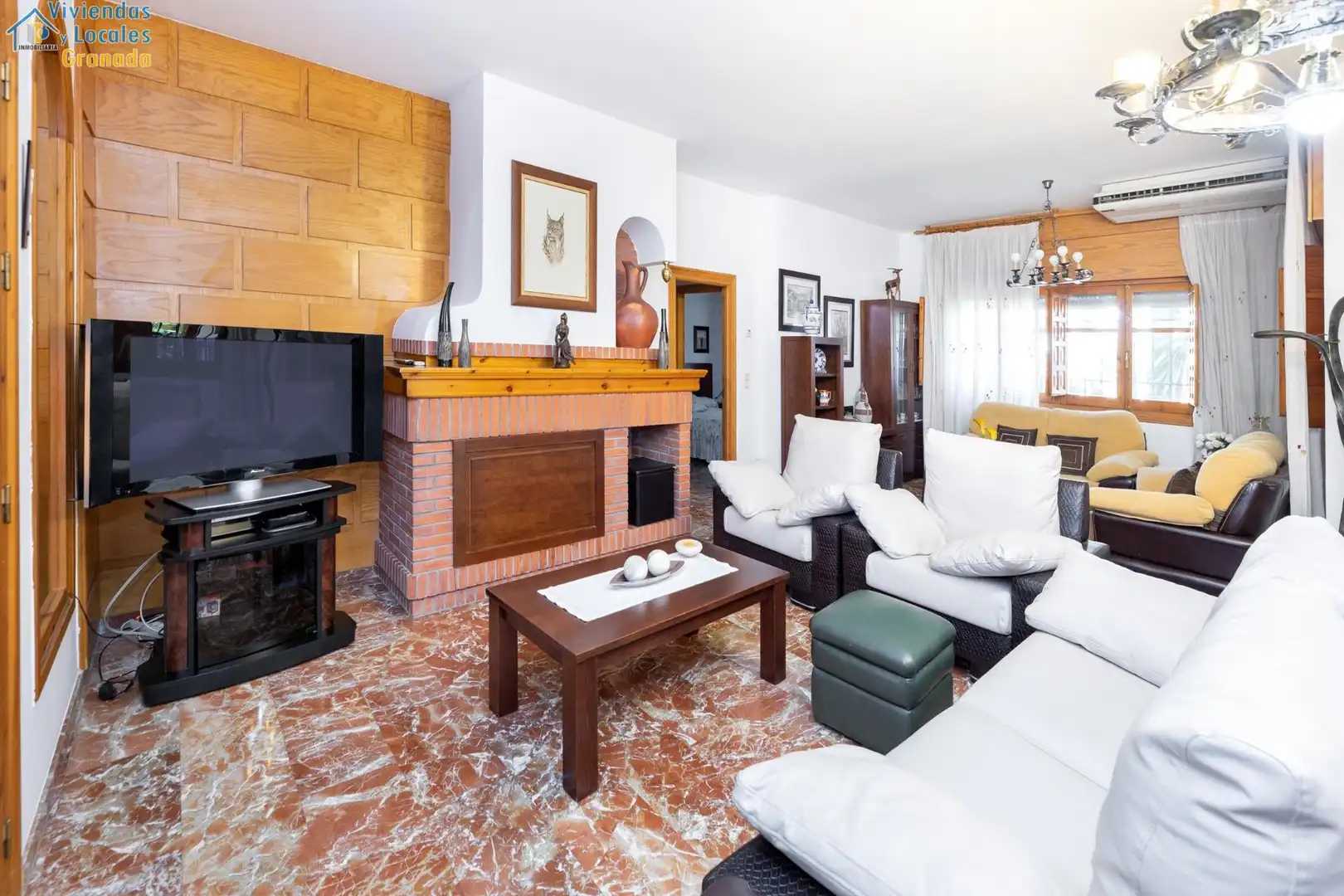 Sala de estar de Casa o chalet en venta en Granada con Aire acondicionado, Jardín privado y Trastero