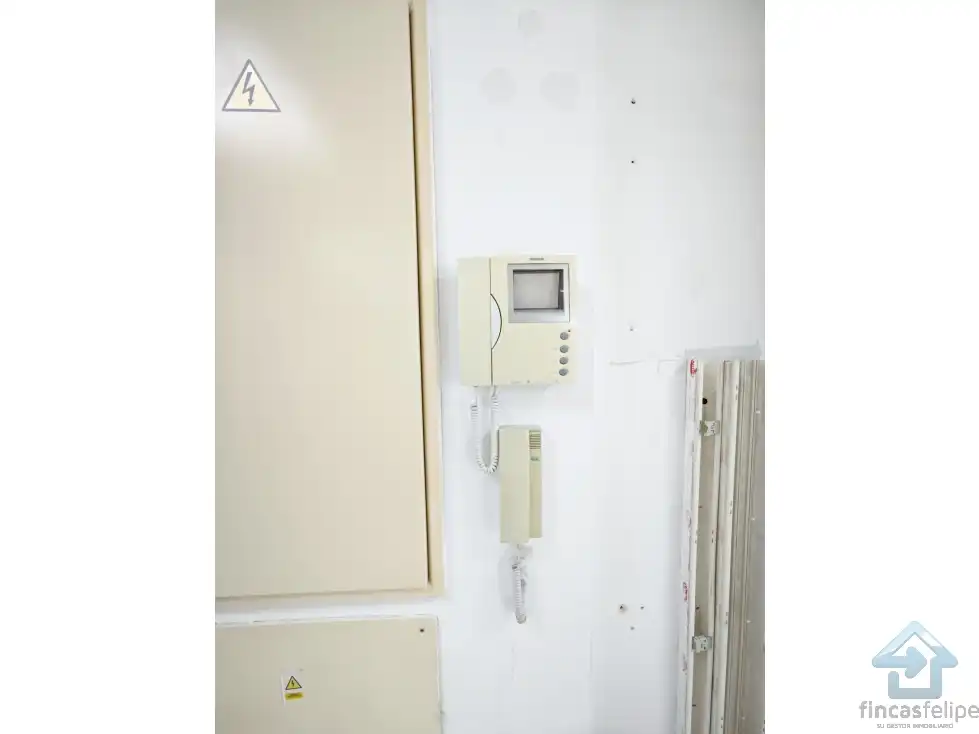 Habitación de Oficina de alquiler en Madrid con Amueblado