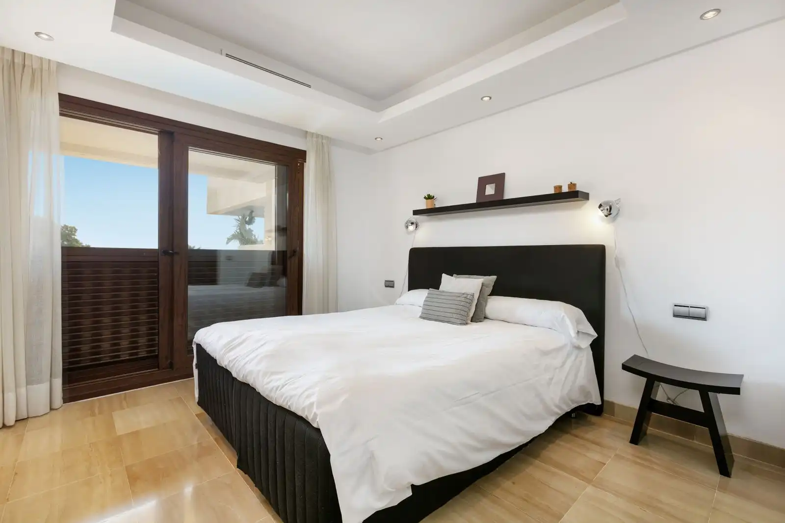 Dormitori de Dúplex en venda en Estepona amb Aire condicionat, Terrassa i Traster