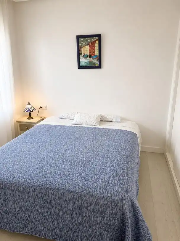 Habitación de Piso de alquiler en Donostia - San Sebastián  con Microondas y TV