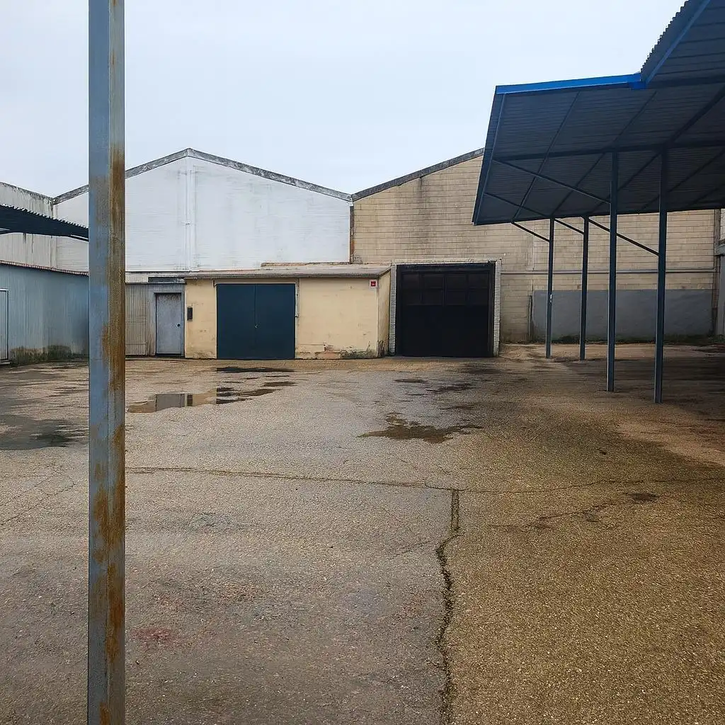 Industrial building for sale in Nuevo Parque - Los Rosales - Tráfico Pesado, imagen 2