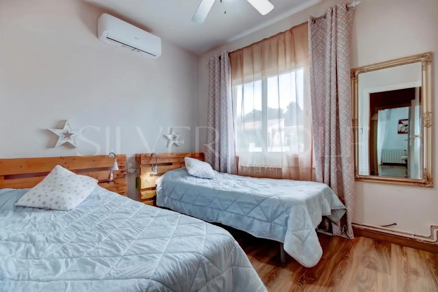 Schlafzimmer von Haus oder Chalet zum Verkauf in Cunit mit Klimaanlage, Heizung und Privatgarten
