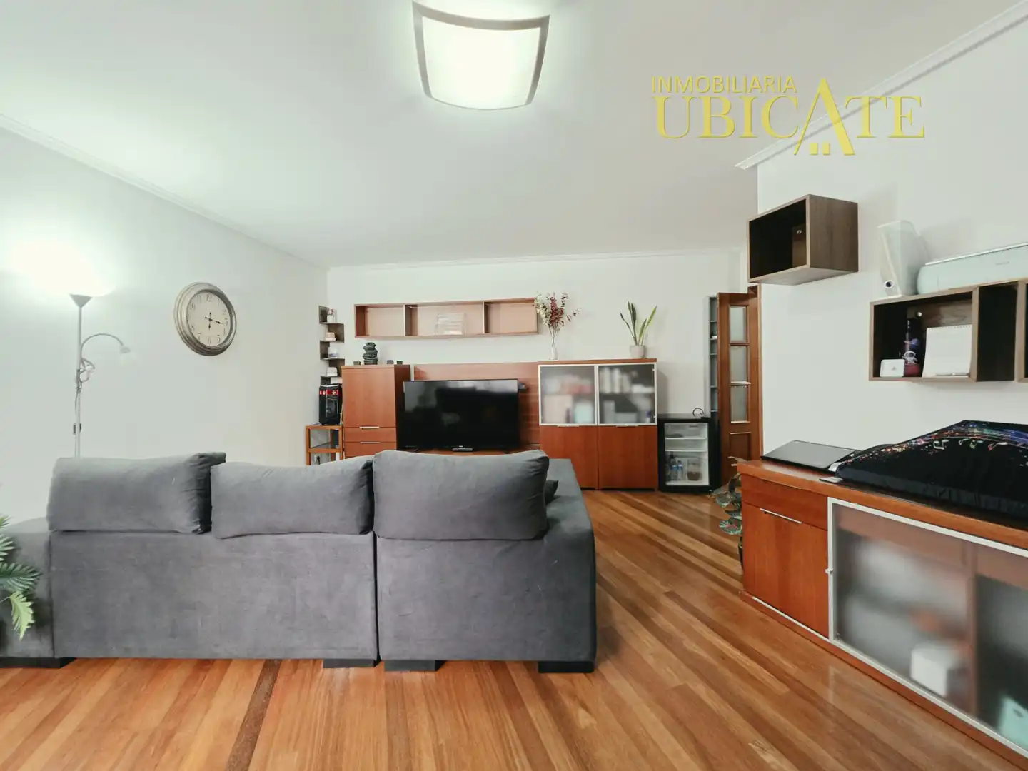 Sala de estar de Piso en venta en Castro-Urdiales con Calefacción, Parquet y Trastero