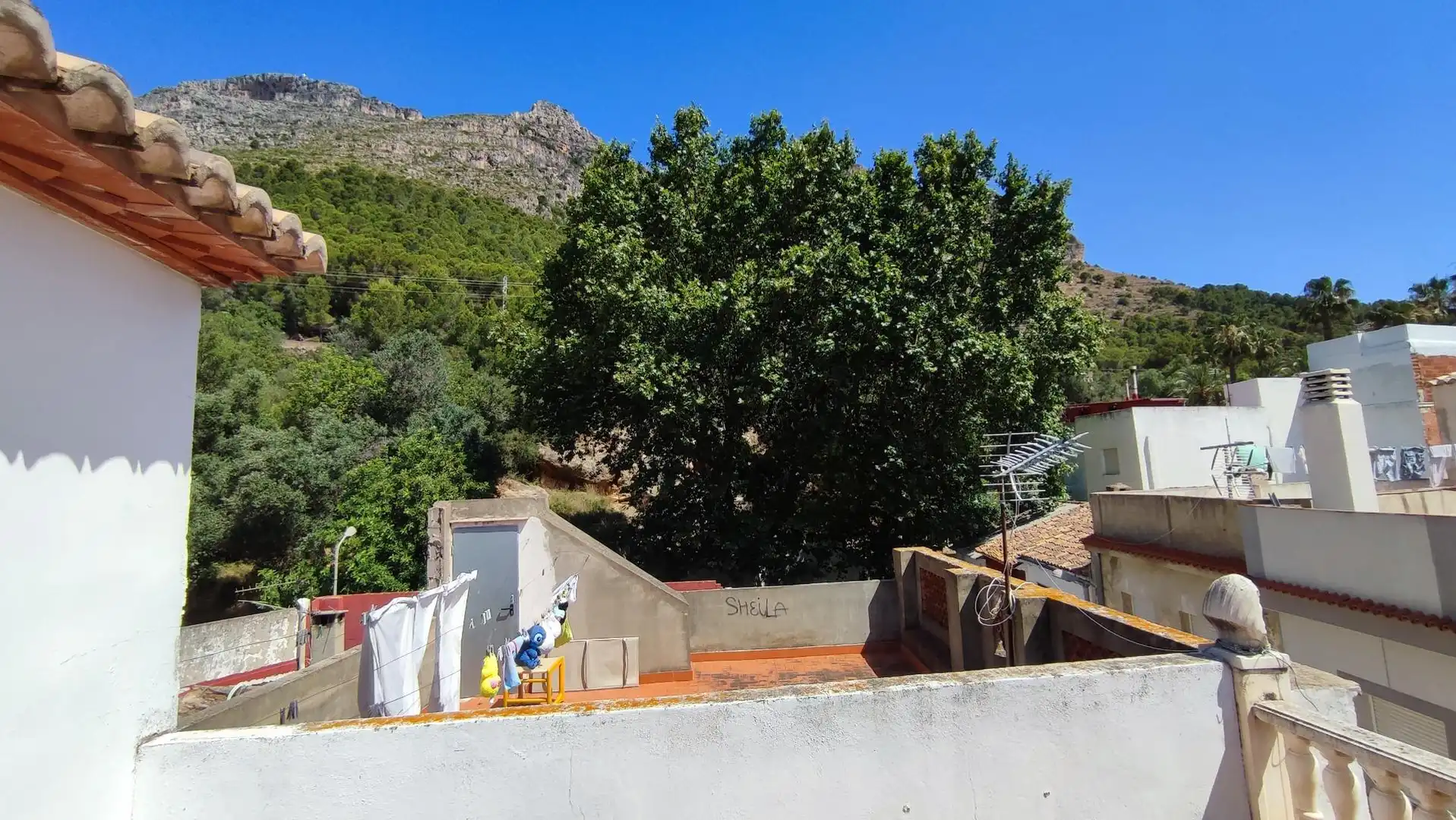 Vista exterior de Casa o xalet en venda en Tavernes de la Valldigna amb Aire condicionat, Terrassa i Traster