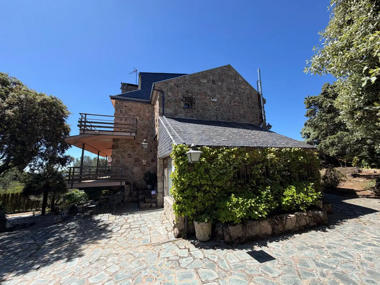 Vista exterior de Casa o chalet en venta en Torrelodones con Aire acondicionado, Calefacción y Jardín privado