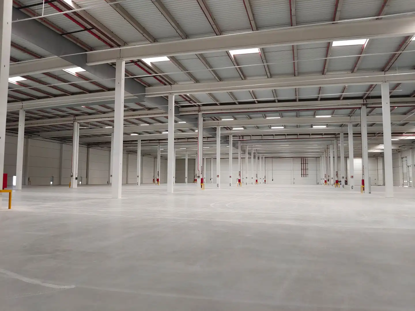 Industrial buildings for rent in Bustares