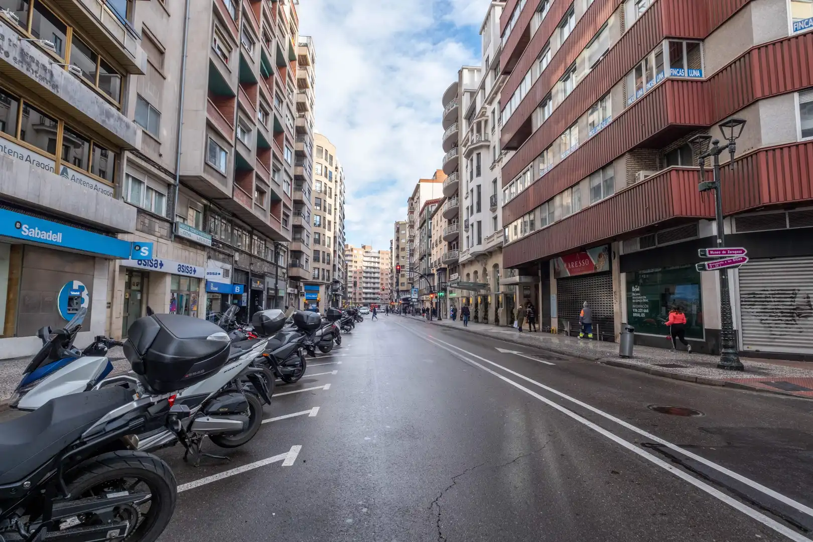Außenansicht von Büro zur Miete in Zaragoza mit Klimaanlage und Heizung