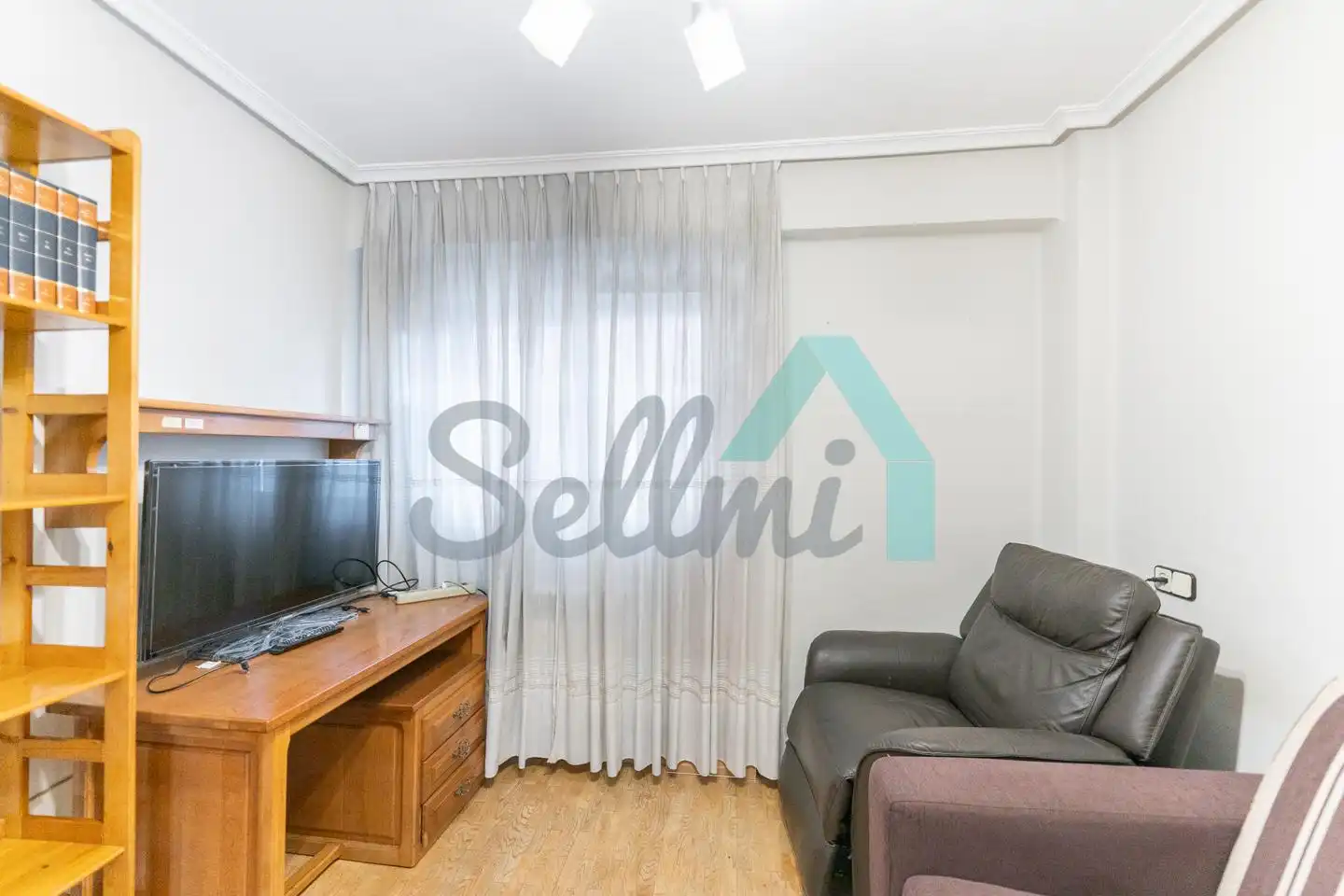 Bedroom of Flat for rent in Oviedo   with Heating, Parquet flooring and Storage room