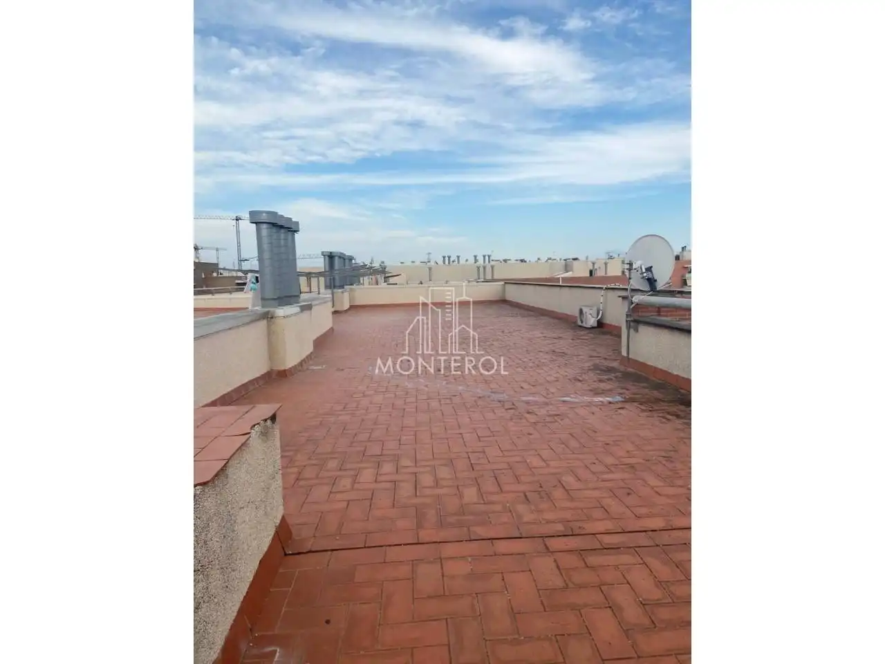 Exterior view of Flat for sale in Terrassa  with Air Conditioner, Heating and Terrace