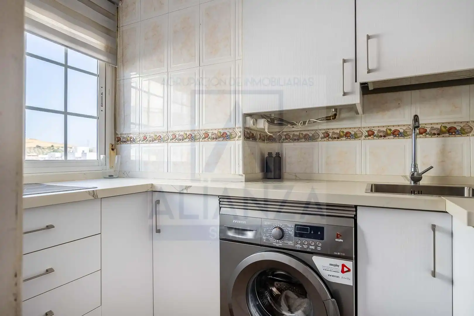 Kitchen of Flat for sale in Camas  with Air Conditioner